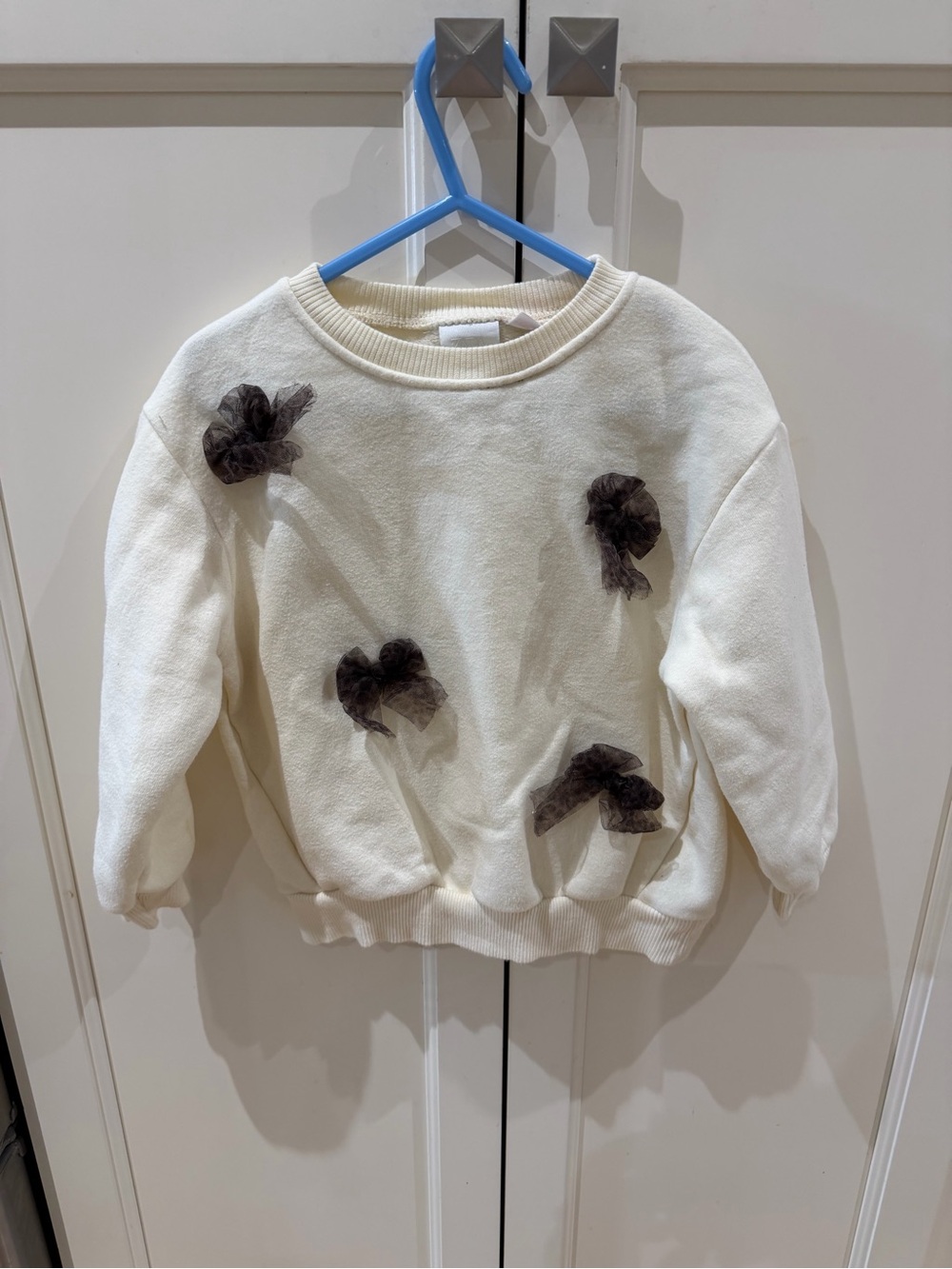 Zara 3t Cream Sweatshirt with Black Tulle bow Accents